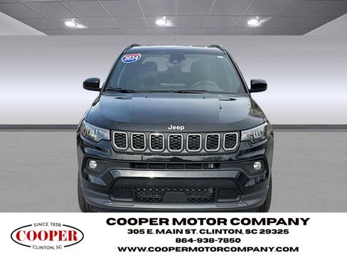 Used 2024 Jeep Compass Latitude image 8