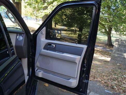 Used 2014 Ford Expedition XL image 18
