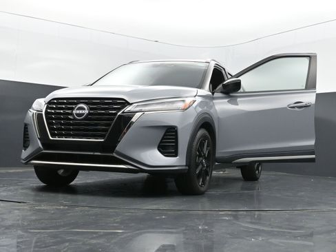 Used 2023 Nissan Kicks SR w/ SR Premium Package FWD image 35