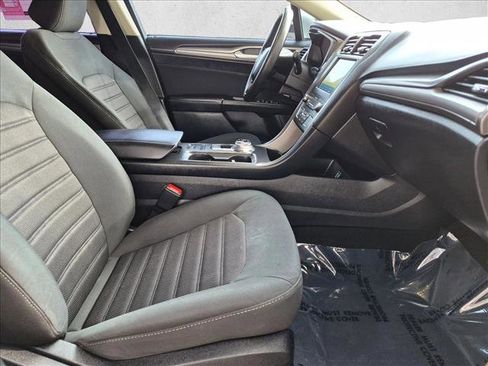 Used 2020 Ford Fusion SE FWD image 21