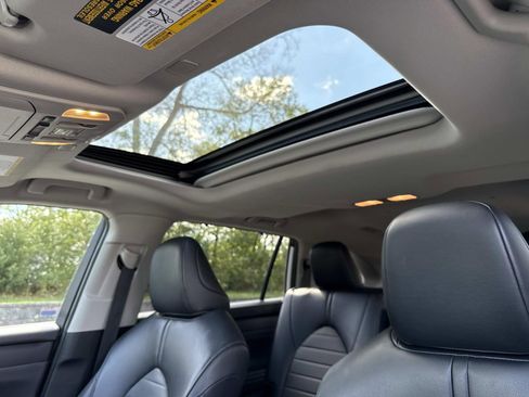 Used 2023 Toyota Highlander XLE image 9