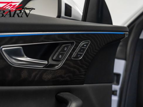 Used 2022 Audi Q8 Premium Plus image 23