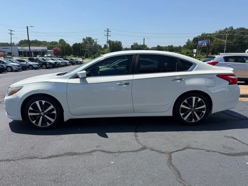 Used 2016 Nissan Altima 2.5 SR FWD image 4