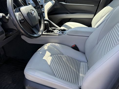 Used 2022 Toyota Camry SE image 11