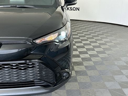 Used 2024 Toyota Corolla Cross AWD Hybrid image 9