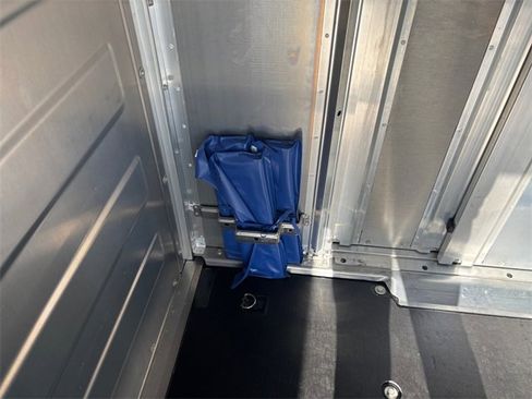 Used 2024 Chevrolet Brightdrop 400 w/ Commercial Equipment Package image 32