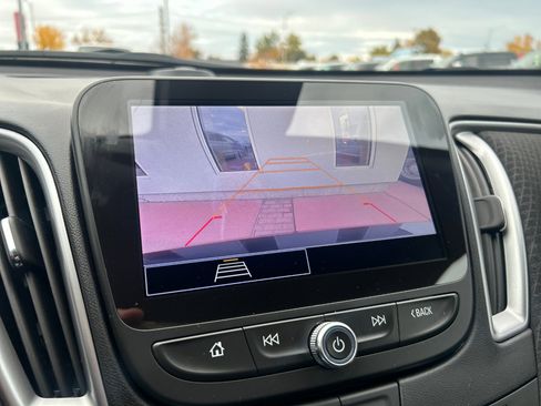 Used 2025 Chevrolet Malibu LT image 9