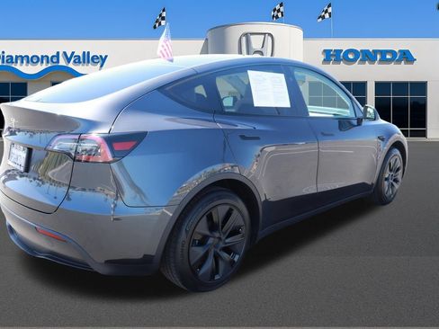 Used 2025 Tesla Model Y Long Range RWD image 7