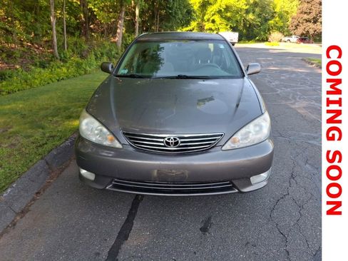 Used 2005 Toyota Camry LE FWD image 3
