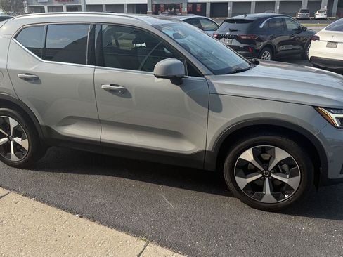Used 2024 Volvo XC40 B5 Plus AWD/4WD image 5