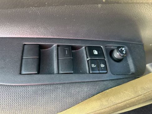 Used 2022 Toyota Corolla LE FWD image 12