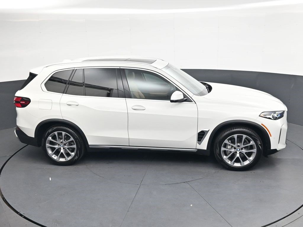Used 2024 BMW X5 xDrive40i w/ Parking Assistance Package AWD/4WD image 22