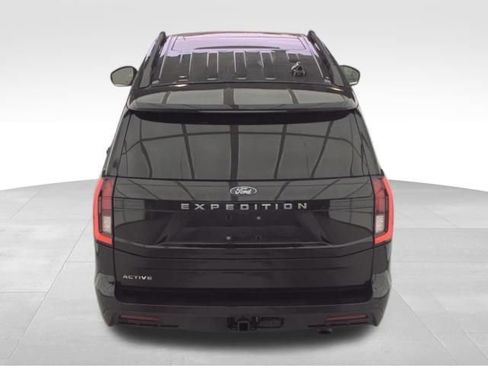 Used 2025 Ford Expedition Active AWD/4WD image 6