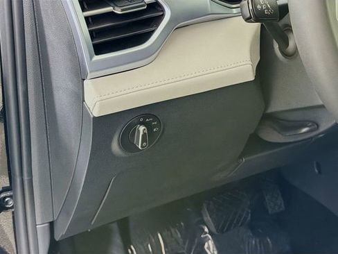New 2026 Volkswagen Taos SE FWD image 10