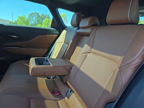 Used 2025 Toyota Crown Signia w/ Advanced Technology Package image 15