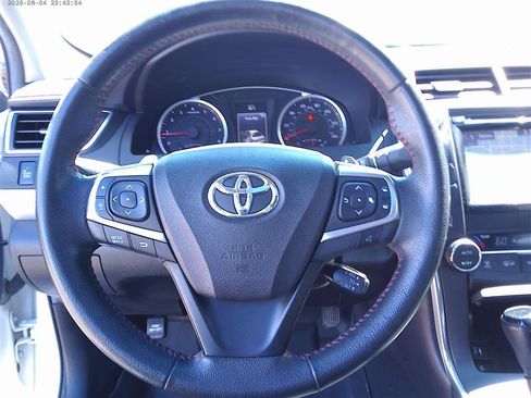 Used 2015 Toyota Camry XSE FWD image 11