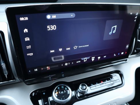 New 2025 Ford Expedition Active image 5