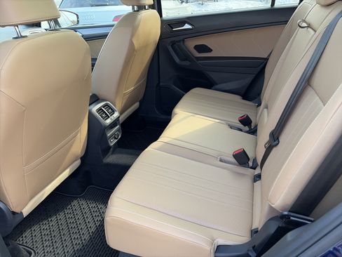 Certified 2022 Volkswagen Tiguan SE image 12