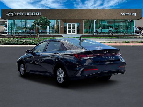New 2026 Hyundai Elantra SE FWD image 5