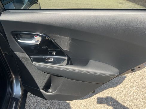 Used 2018 Kia Niro EX w/ EX Premium Package image 16