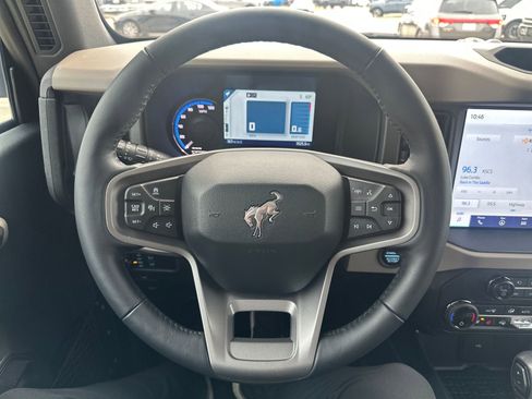 Used 2024 Ford Bronco Wildtrak image 14