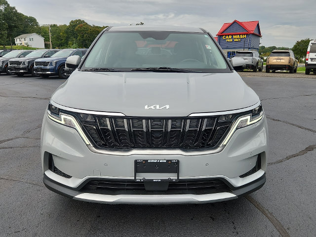 Used 2024 Kia Carnival EX FWD image 2