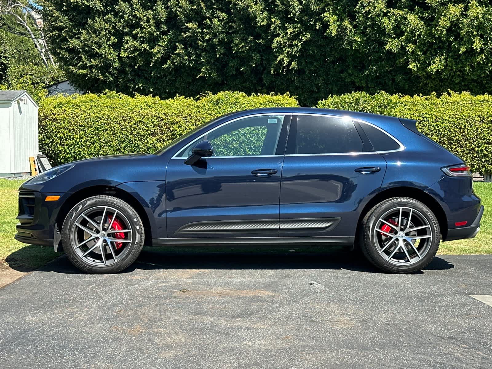 Used 2023 Porsche Macan S AWD/4WD image 2