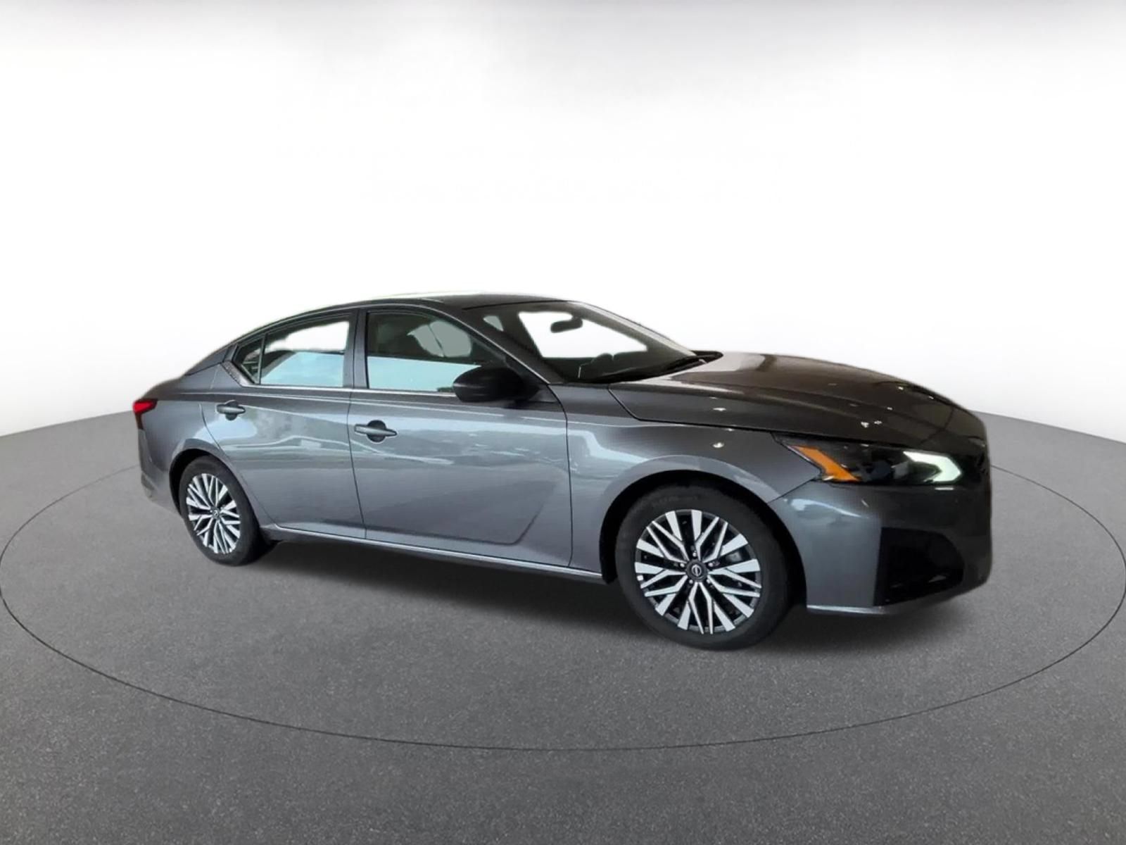 Used 2026 Nissan Altima 2.5 SV FWD image 2