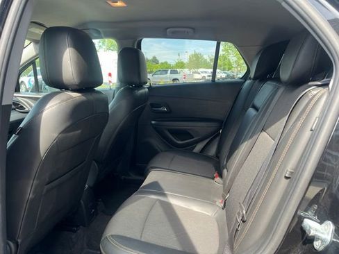 Used 2020 Chevrolet Trax LT w/ LT Convenience Package AWD/4WD image 16