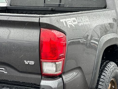 Used 2017 Toyota Tacoma TRD Off-Road w/ Premium & Technology Package image 25