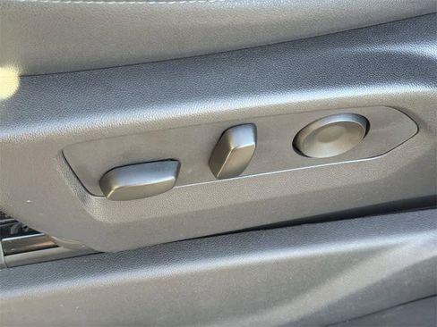 Used 2025 GMC Sierra 1500 SLT image 26