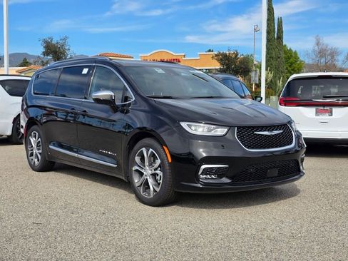 New 2026 Chrysler Pacifica Pinnacle image 1