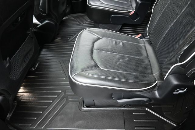 Used 2019 Chrysler Pacifica Limited w/ S Appearance Package FWD image 17