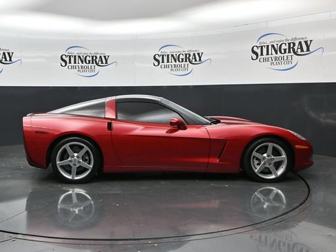 Used 2005 Chevrolet Corvette Coupe w/ Preferred Equipment Group RWD image 8