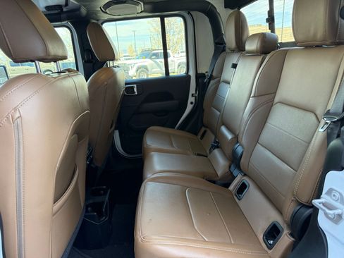 Used 2022 Jeep Gladiator Overland w/ Popular Equipment Package image 10