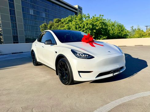 Used 2020 Tesla Model Y Long Range AWD/4WD image 2