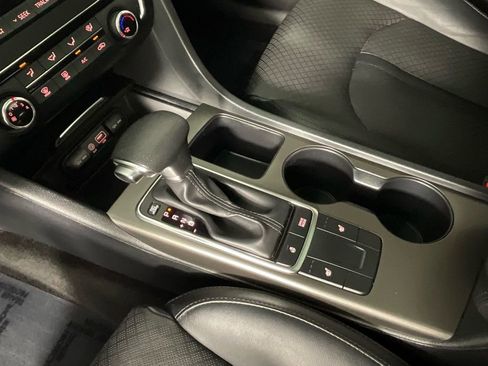 Used 2020 Kia Optima SE image 18