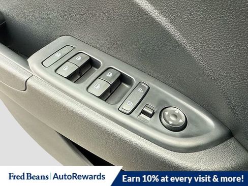 New 2025 Hyundai Venue SEL image 18