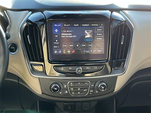 Used 2023 Chevrolet Traverse LT image 16