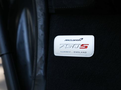 Used 2024 McLaren 750S Spider RWD image 19