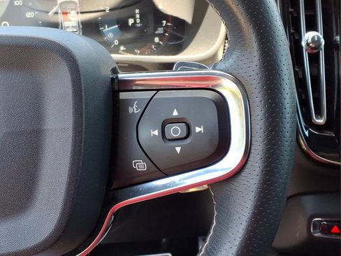 Used 2019 Volvo XC40 T5 R-Design AWD/4WD image 13