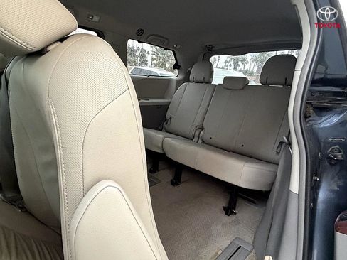 Used 2013 Toyota Sienna XLE image 16