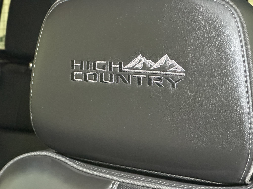 Used 2022 Chevrolet Silverado 1500 High Country w/ Technology Package AWD/4WD image 24