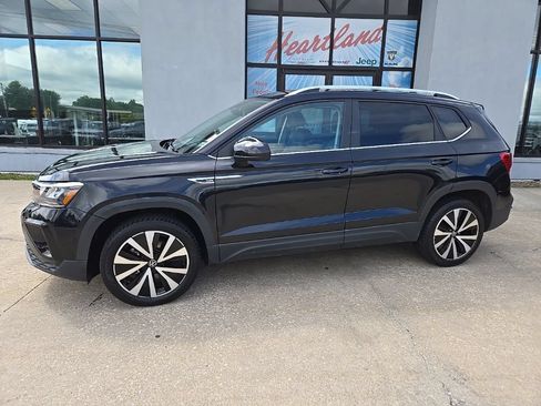 Used 2024 Volkswagen Taos SE FWD image 5