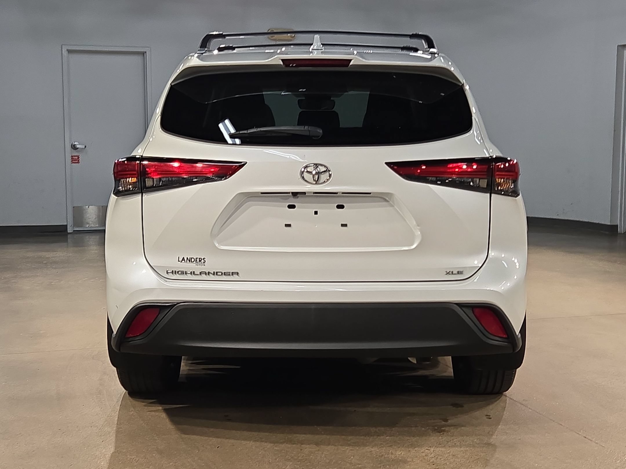 Used 2022 Toyota Highlander XLE FWD image 6
