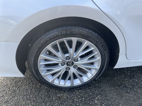 Used 2020 Toyota Camry XLE image 12