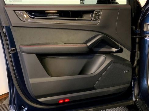 Used 2025 Porsche Cayenne GTS image 25