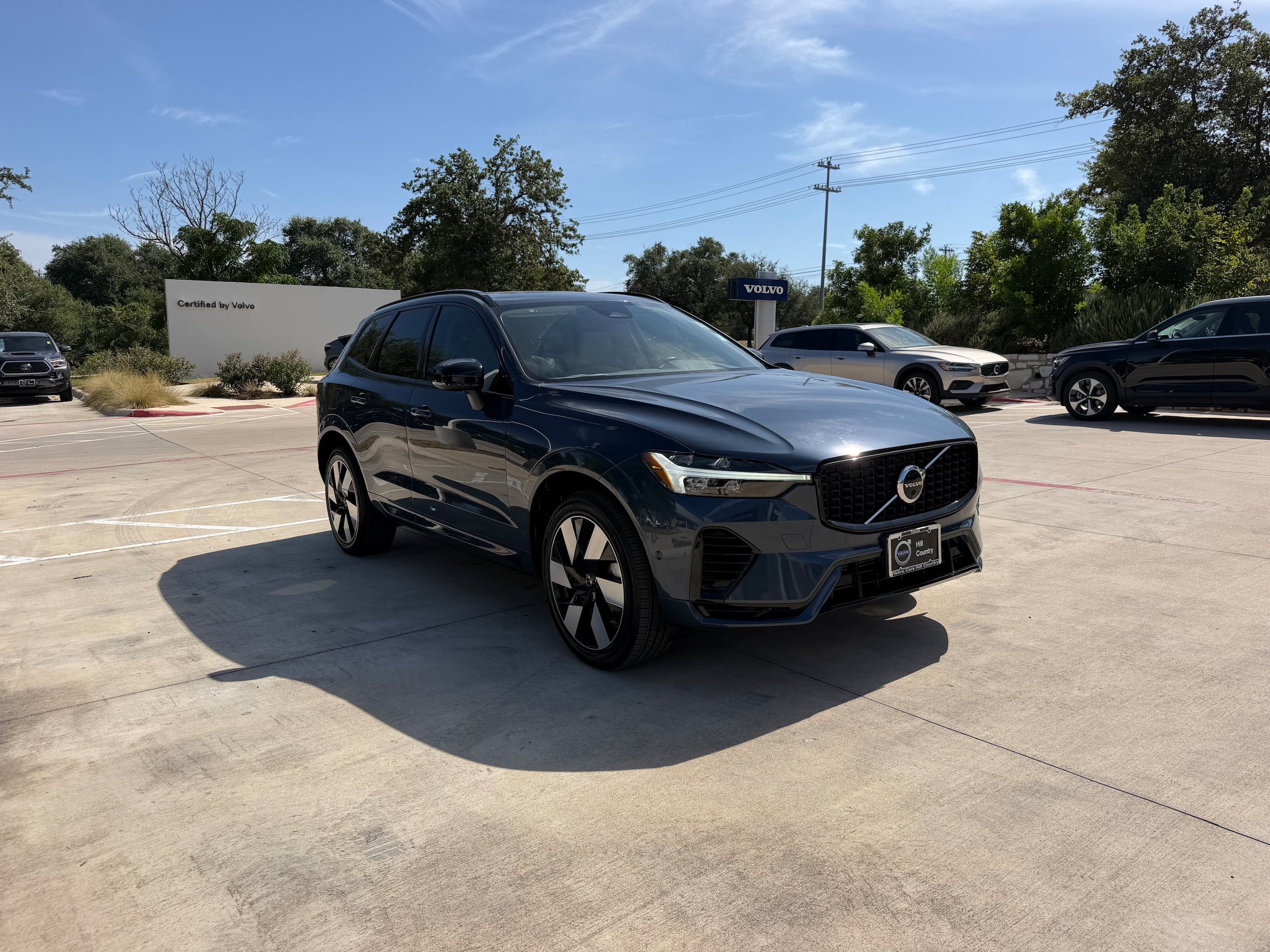 Certified 2025 Volvo XC60 T8 Plus w/ Protection Package Premier AWD/4WD image 7