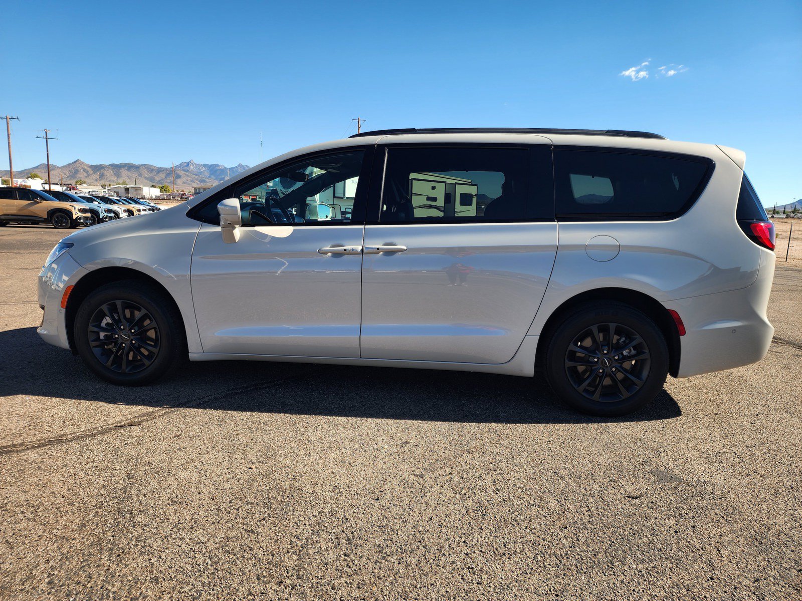 Used 2020 Chrysler Pacifica Touring-L AWD/4WD image 7