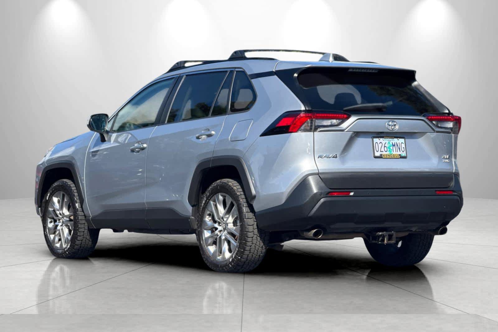 Used 2021 Toyota RAV4 XLE Premium AWD/4WD image 6